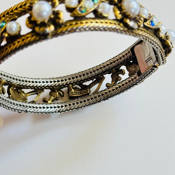 VTG Florenza Regal gold hinged Bangle Bracelet floral Victorian Etruscan revival - Picture 4 of 7